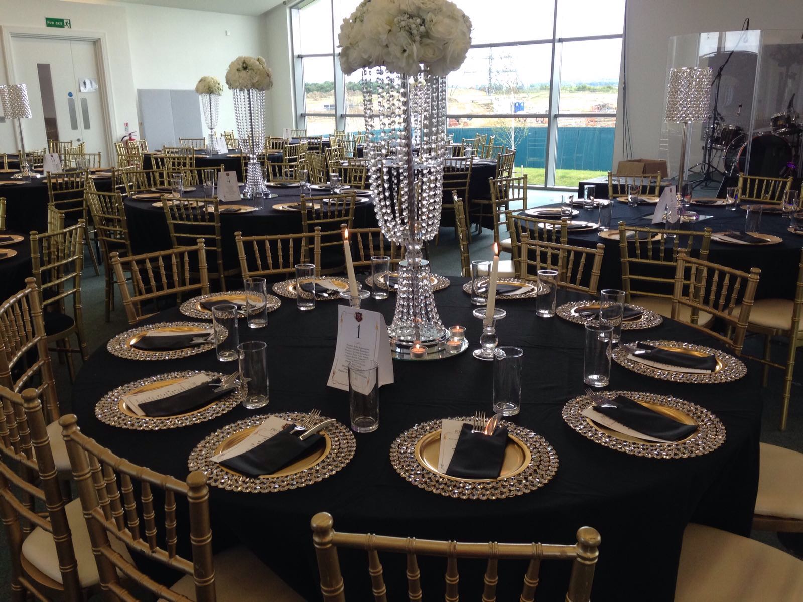 Owambe money-spraying moment on the dance floor